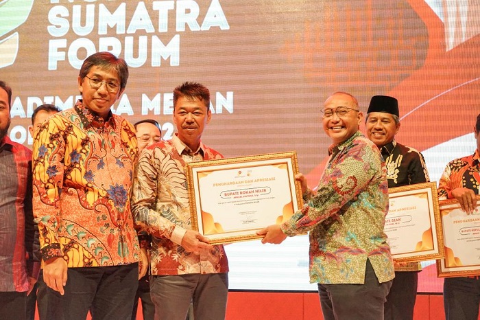 Selalu Berperan Aktif, Pemkab Rohil Terima Pengharagaan SKK Migas